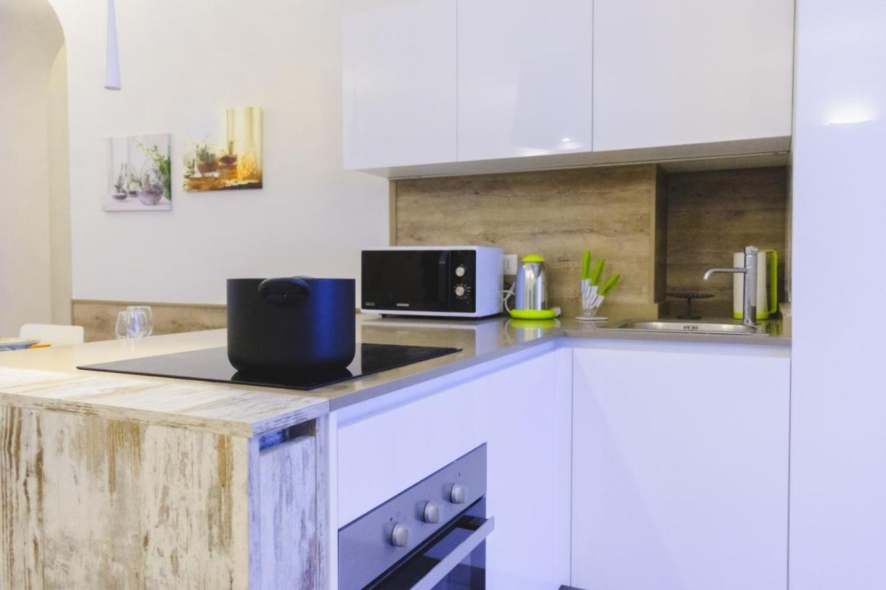 Guesthost - Book Now! Corso Buenos Aires & Loreto M1 Apartment — Photos 3